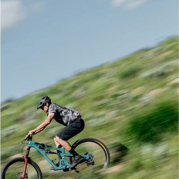 ADJUSTABLE WAIST CLUB RIDE APPAREL SIZE MEDIUM 11” SHORTS - Picture 3 of 14